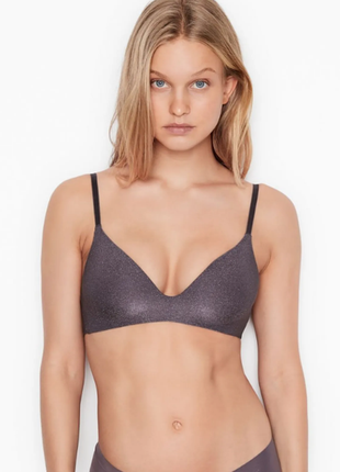 Бесшовный бюстгальтер с мягкими чашками victoria's secret lightly lined