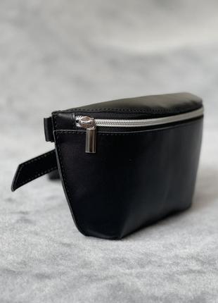 Кожаная черная женская бананка