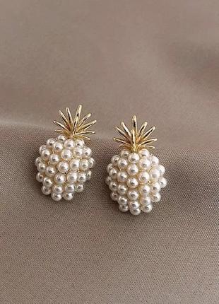 Стильні золотисті сережки кульчики серьги пусети підвіси ананаси перли перлини