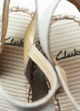 Кожаные босоножки на плетеной танкетке clarks4 фото