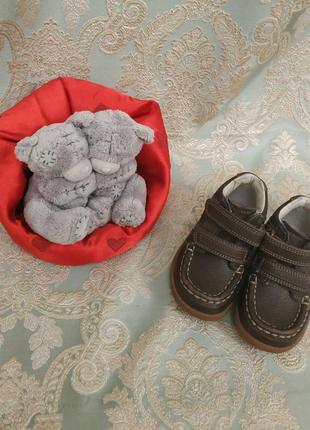 Демисезонные кожаные детские ботинки clarks first shoes р.20.5 ст 13.5 см