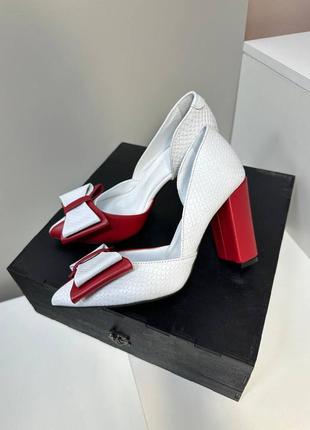 Витончені туфлі човники з натуральної шкіри білі з червоним