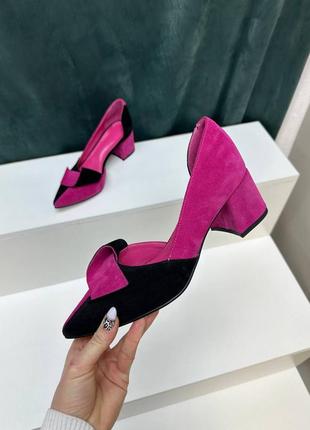 Витончені туфлі човники з натуральної чорної шкіри та рожевої фуксія замші