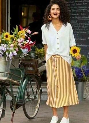 Красива жіноча блуза