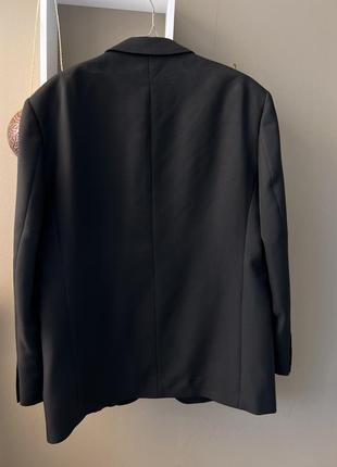 Трендовый пиджак с мужского плеча чёрный оверсайз на пуговицах прямые плечи широкие удлиненный5 фото