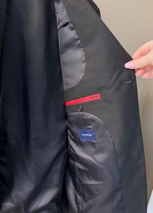 Трендовый пиджак с мужского плеча чёрный оверсайз на пуговицах прямые плечи широкие удлиненный8 фото