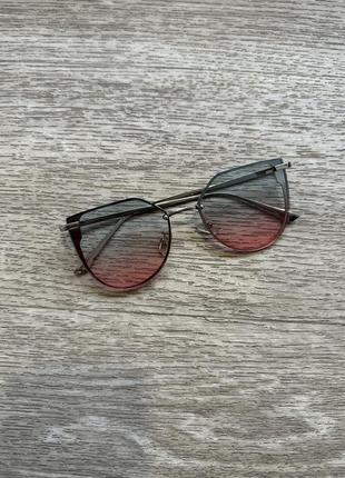 Стильные имиджевые металлические солнцезащитные очки розово голубые1 фото
