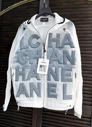 Куртка вітрівка в стилі chanel прозора з написами біла сірам