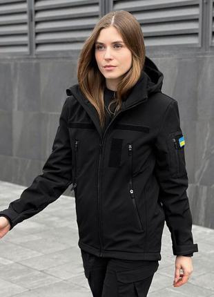 Черная демисезонная куртка с карманами из софтшела pobedov motive с липучками женская4 фото