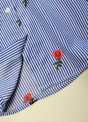 Стильная рубашка оверсайз с рюшами и вышивкой цветы5 фото