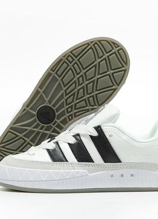 Жіночі кросівки adidas adimatic white black адідас чорного з білим кольорів5 фото