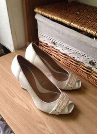 Туфли белые (stradivarius)1 фото
