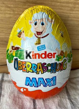 Шоколадне яйце жовте від kinder сюрприз maxi 100 г (овечка)