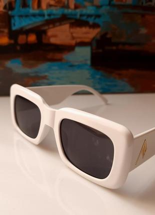 Білі сонцезахисні окуляри5 фото