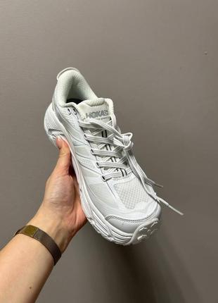 Крутезні жіночі та чоловічі кросівки hoka white білі9 фото