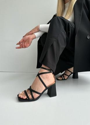 Черные босоножки на каблуке,венгрия4 фото
