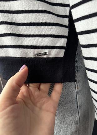 Якісний светр лонгслів у смужку в полоску з розрізами на рукавах2 фото