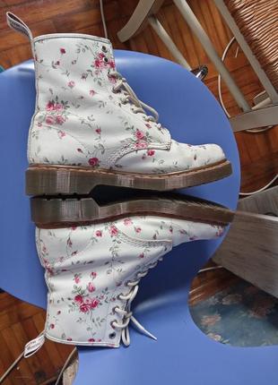 Dr. martens оригинал кожаные ботинки цветочный принт розы3 фото
