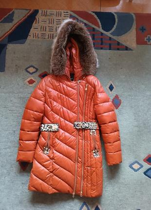 Куртка жіноча зимова нова. цегляний колір. з хутром на капішоні.1 фото