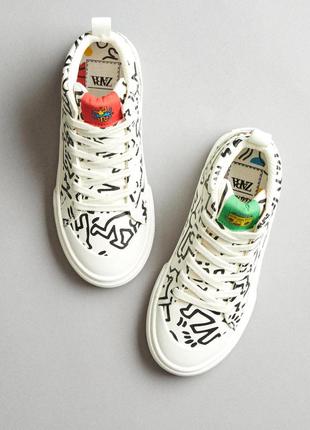 Яскраві весняні кеди zara  keith haring