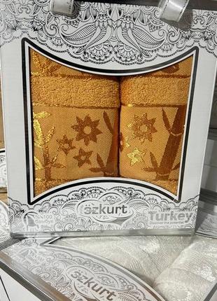 Подарунок на 8 марта набір банних рушників баня+лице