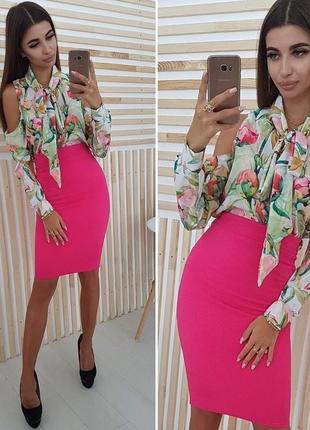 Стильна яскрава та стрейчева спідниця нова але є затяжки