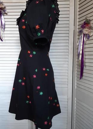 Платье мини из поплина с рукавами фонариками, вышивка из цветов miss selfridje5 фото