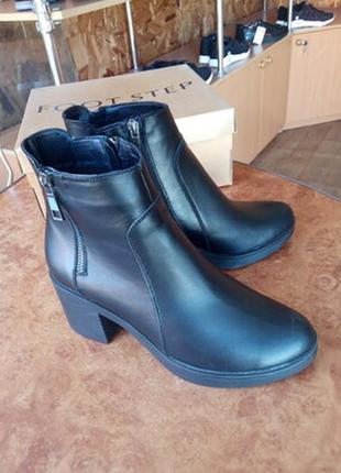 Шкіряні чобітки 39 р, демі