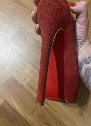 Красные лабутены туфли на высокой шпильке замш6 фото