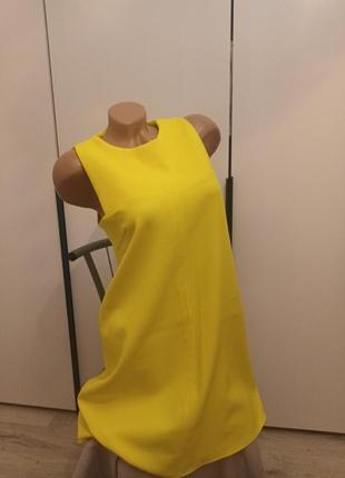 Сукня вище коліна