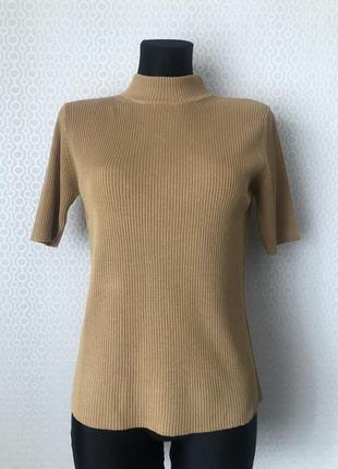 Стильный бежевый гольф в рубчик с коротким рукавом от macelton, размер s