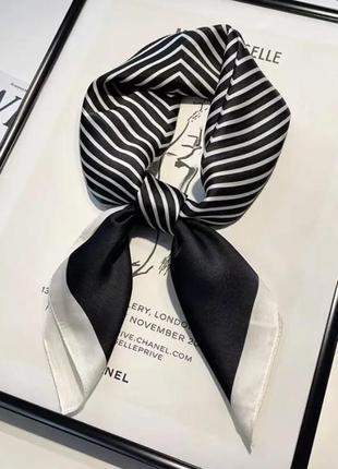 Сатинова жіноча шаль палантин шарф чорна графічний принт штучний шовк2 фото
