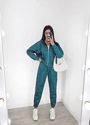 Костюм з плащівки