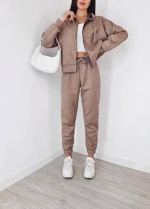 Костюм з плащівки