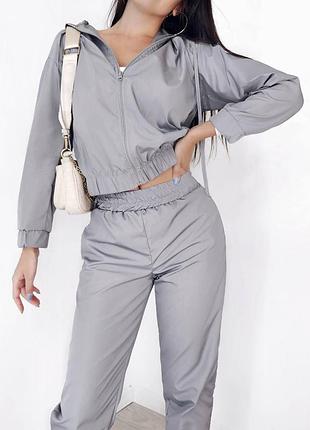 Костюм з плащівки