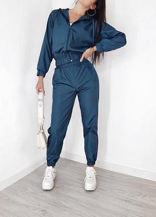 Костюм з плащівки