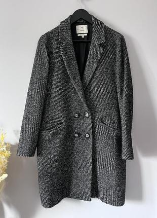Крутое стильное пальто бренда essentiel antwerp
