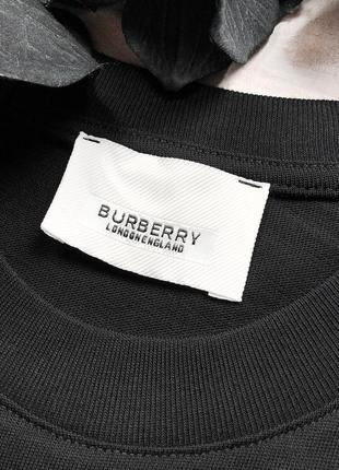 Роскошная брендовая черная футболка burberry с брендовым пушистым logo на спинке6 фото