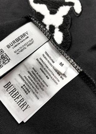 Роскошная брендовая черная футболка burberry с брендовым пушистым logo на спинке7 фото