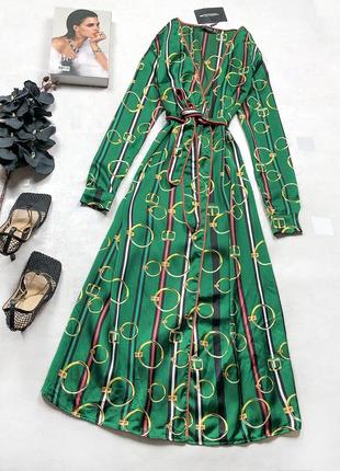 Шикарное атласное платье-халат на запах prettylittlething миди длины зеленого цвета с поясом