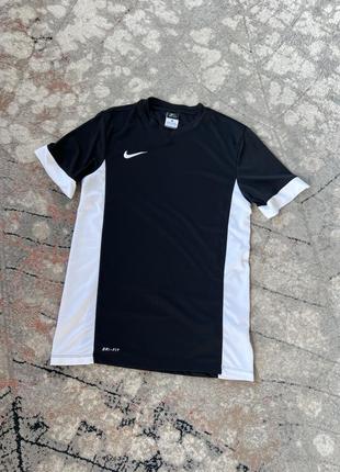 Футболка спортивна nike dri-fit