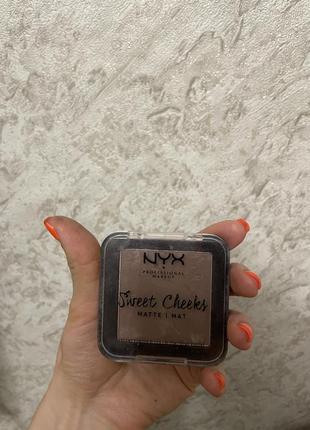 Nyx бронзер so taupe