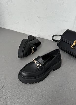 Чорні лофери