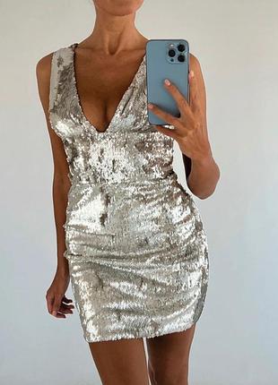 Коктейльна міні-сукня zara без рукавів і паєток із глибоким v-подібним вирізом і з золотим середнім розрізом