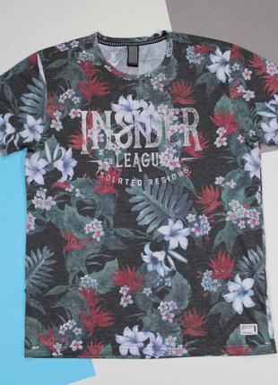 Красива футболка з тьмяним квітковим принтом від cult edition