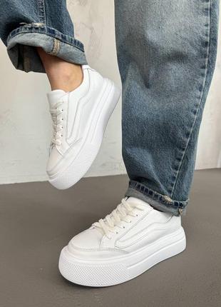 Нереально стильні білі шкіряні кеди кросівки зі смужкою5 фото