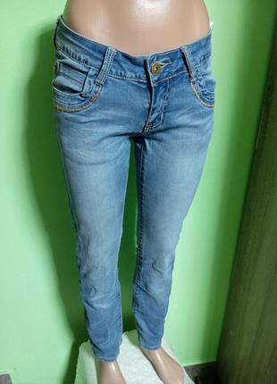 Жіночі красиві джинси1 фото