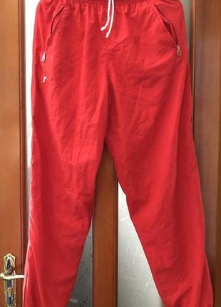 Яркие красные спортивные штаны, джогеры, спортивки