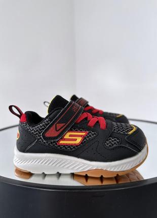 Отличные легкие кроссовки skechers