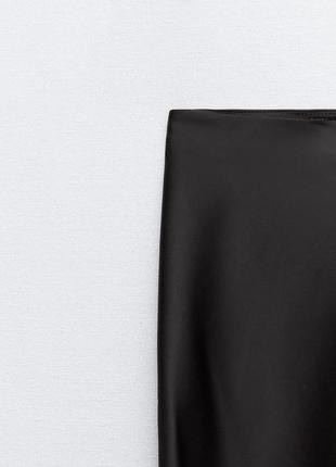Атласная юбка средней длины4 фото